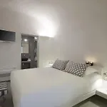 Aura Firostefani